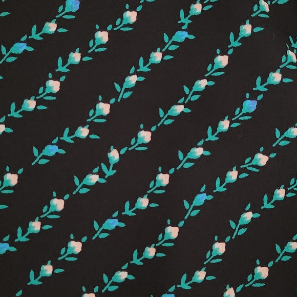 SUNDAY BEST Blouse - Picture 7 of 7